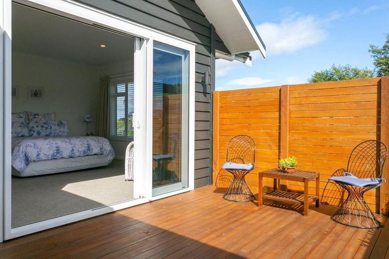 Photo of property in 98 Loch Views Road, Acacia Bay, Taupo, 3385