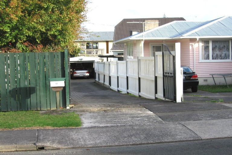 Photo of property in 2/11 Coniston Avenue, Te Atatu South, Auckland, 0610