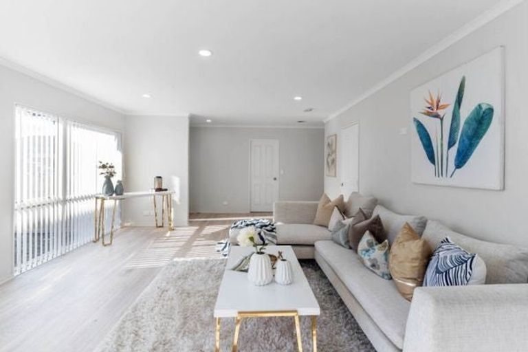 Photo of property in 3/8 Saints Court, Manurewa, Auckland, 2102