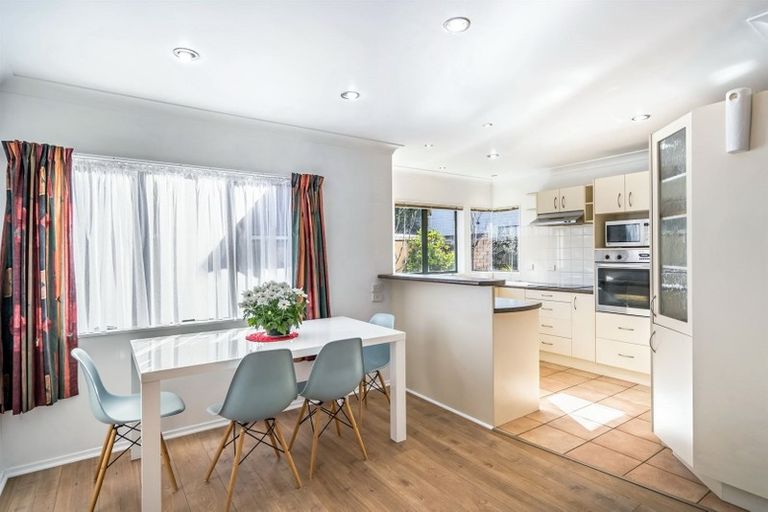 Photo of property in 774a East Coast Road, Oteha, Auckland, 0630