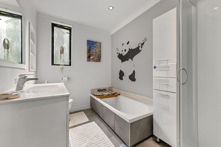 Photo of property in 37 Porterfield Street, Macandrew Bay, Dunedin, 9014