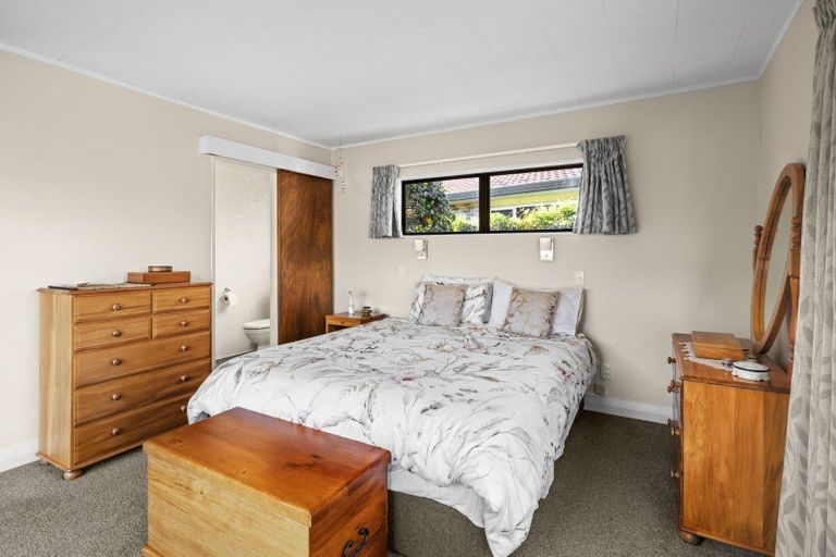 Photo of property in 6 Matthews Place, Taradale, Napier, 4112