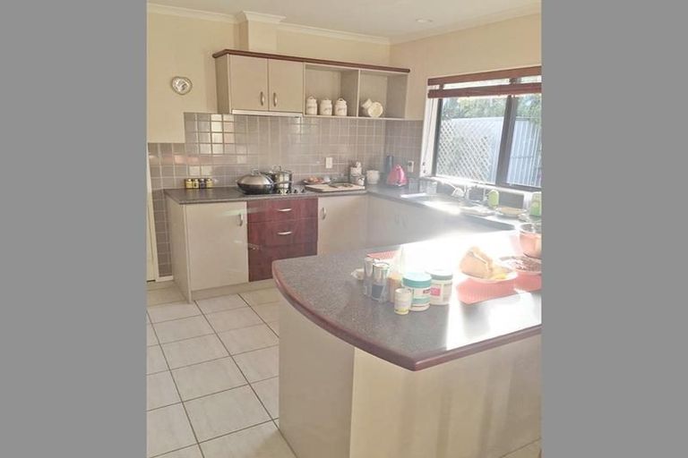 Photo of property in 24 Newinn Crescent, East Tamaki Heights, Auckland, 2016