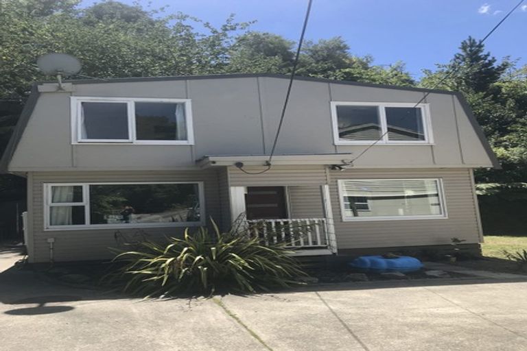 Photo of property in 34 Lyndhurst Road, Tawa, Wellington, 5028