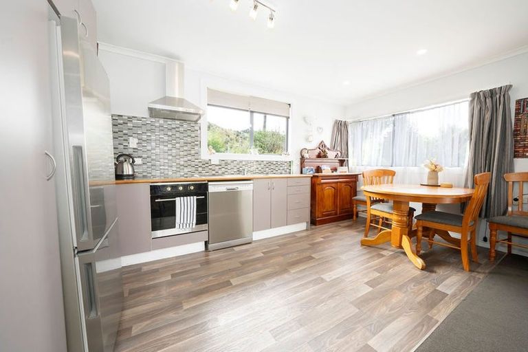 Photo of property in 60 George Street, Hikurangi, 0114