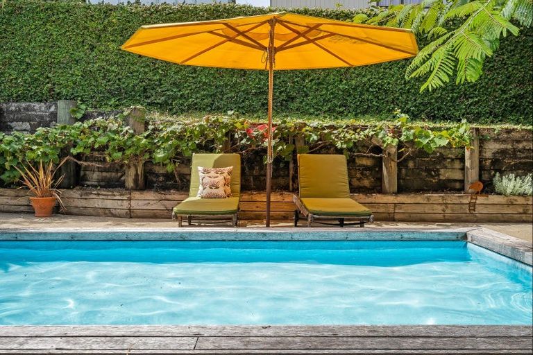 Photo of property in 9 Grand View Road, Leigh, 0985