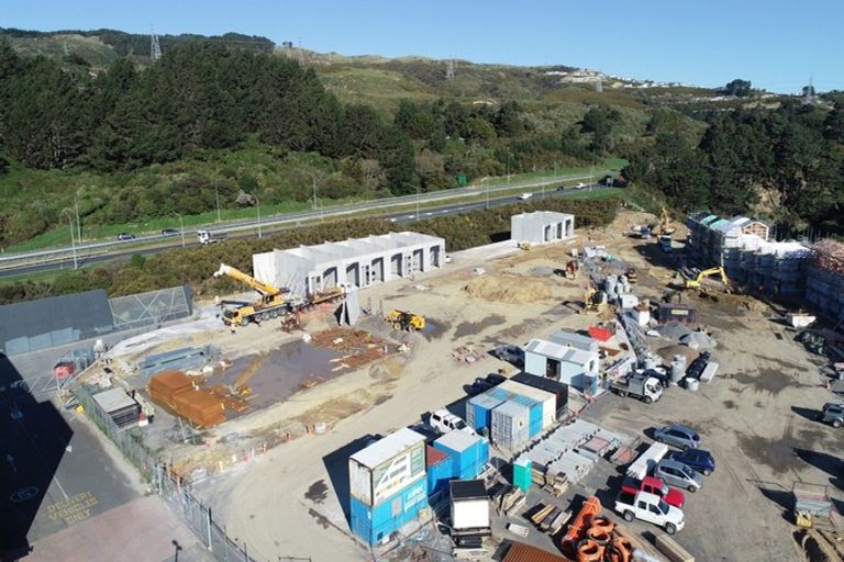 Photo of property in 1 Ara Paiwhenua, Tawa, Wellington, 5028