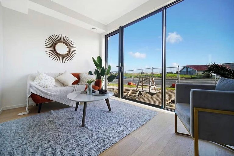 Photo of property in 60 Waipuhinui Way, Wiri, Auckland, 2104