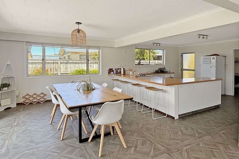 Photo of property in 35 Thomas Place, Foxton Beach, Foxton, 4815
