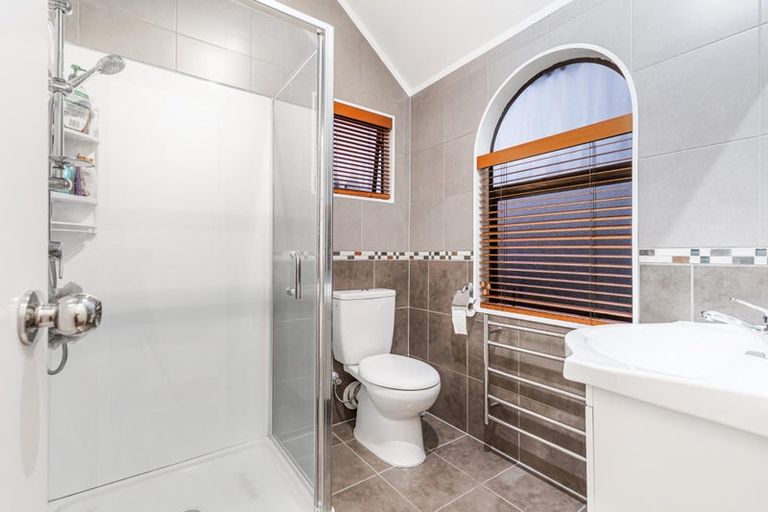 Photo of property in 1/22 Cherub Place, West Harbour, Auckland, 0618