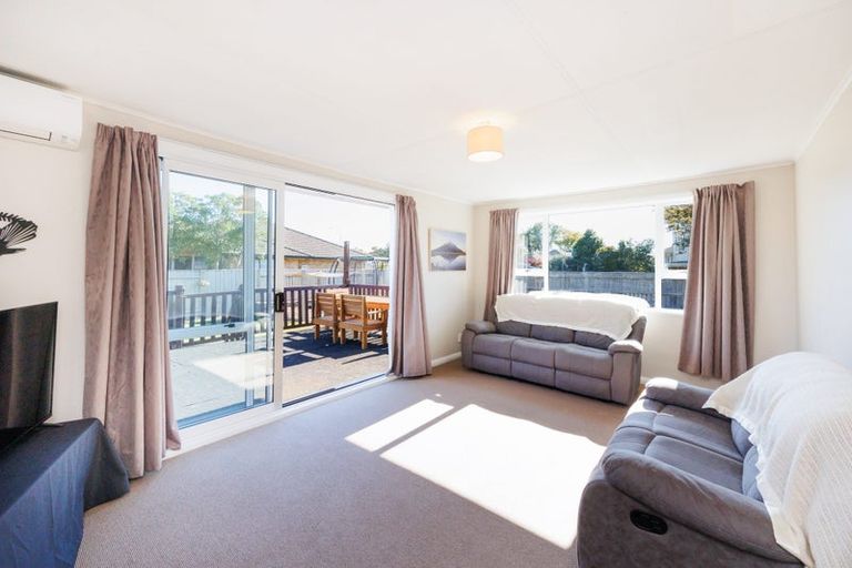 Photo of property in 11 Hendon Place, West End, Palmerston North, 4412
