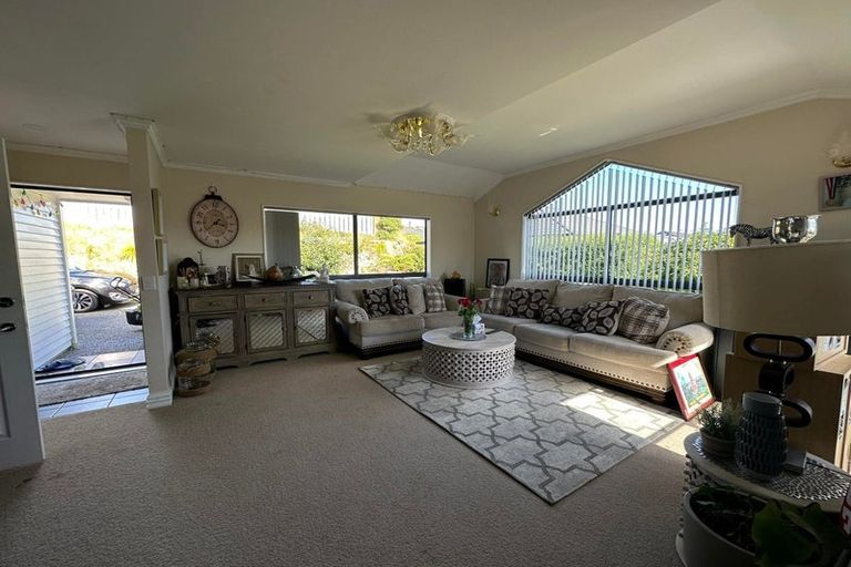 Photo of property in 10 Cabbage Tree Grove, Woodridge, Wellington, 6037