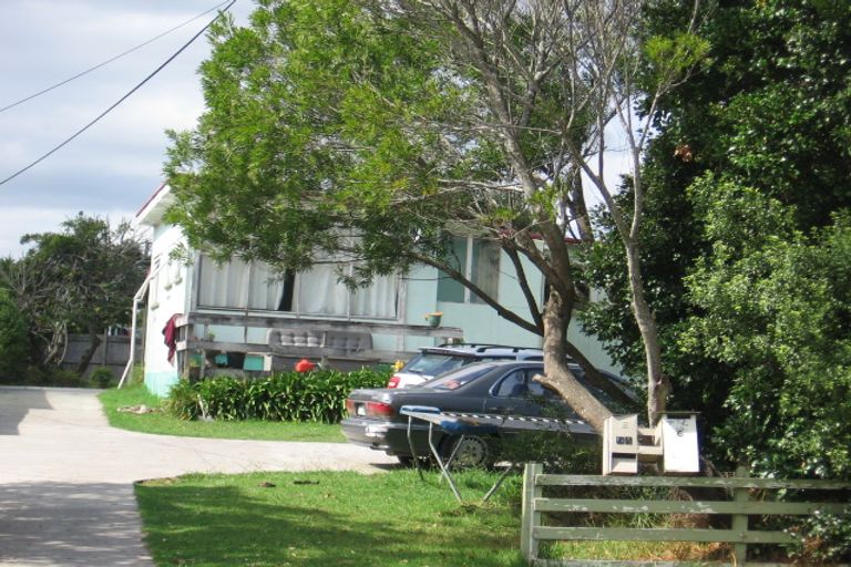 Photo of property in 6a Laura Street, Kelston, Auckland, 0602