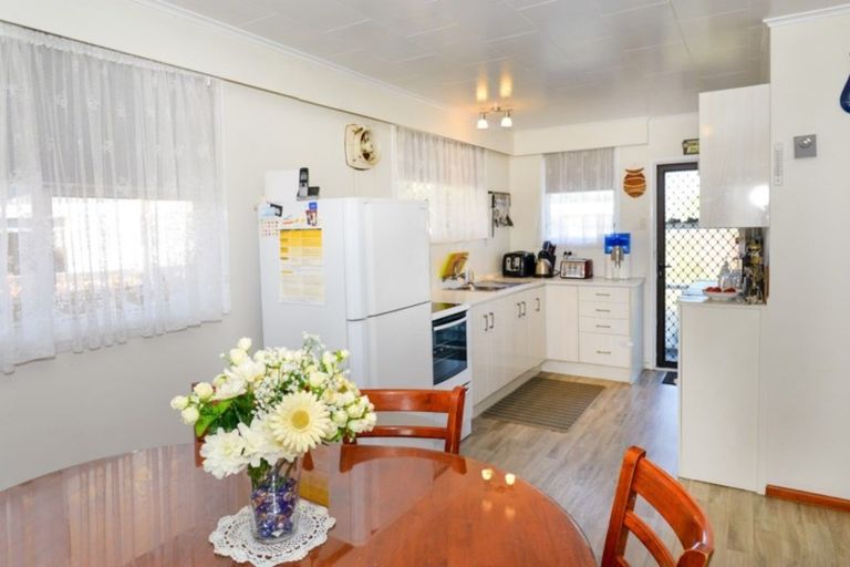 Photo of property in 74 Folkestone Drive, Flaxmere, Hastings, 4120