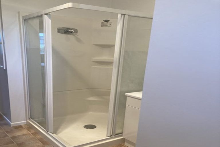 Photo of property in 2/12 The Parade, Bucklands Beach, Auckland, 2012