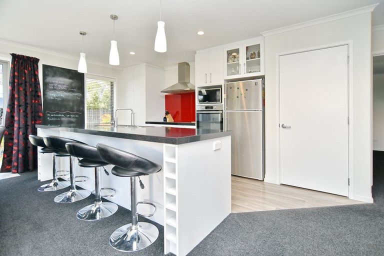 Photo of property in 34 Puhara Avenue, Parklands, Christchurch, 8083