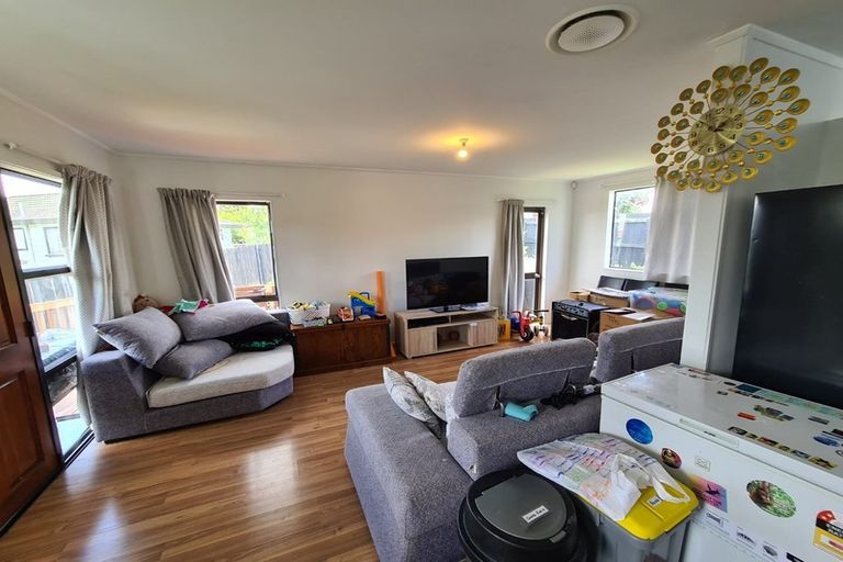 Photo of property in 2/9 Silver Creek Road, Weymouth, Auckland, 2103