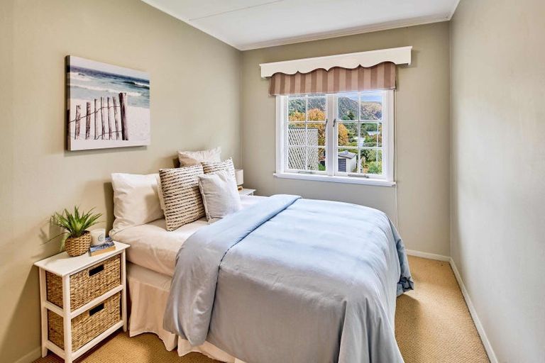 Photo of property in 5 Porter Place, Paekakariki, 5034