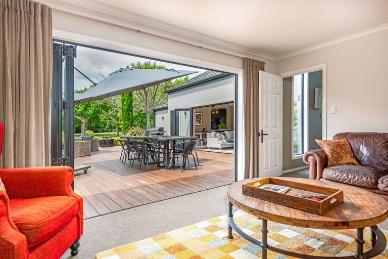 Photo of property in 52 Turitea Road, Fitzherbert, Palmerston North, 4472