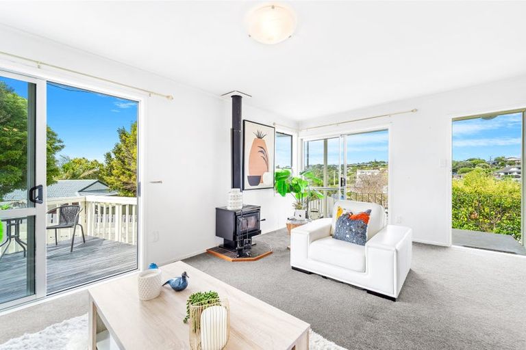 Photo of property in 11 Babington Place, Torbay, Auckland, 0630