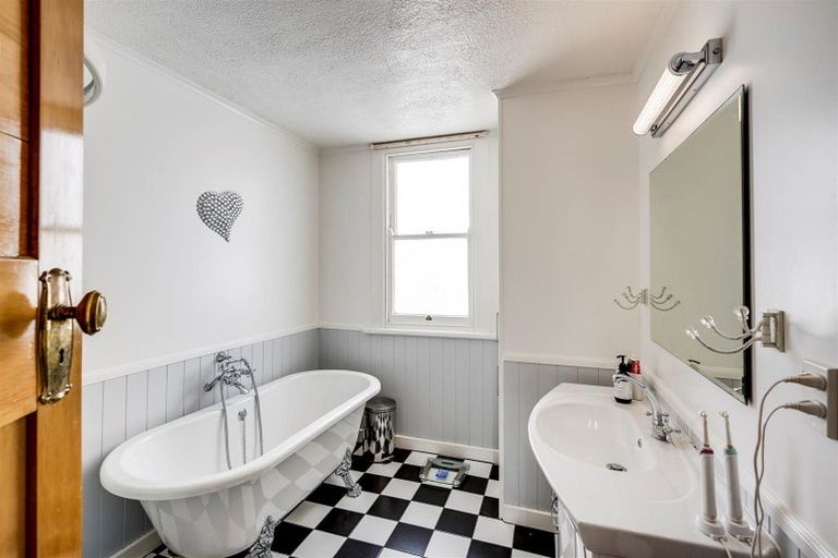 Photo of property in 11a Colenso Avenue, Hospital Hill, Napier, 4110