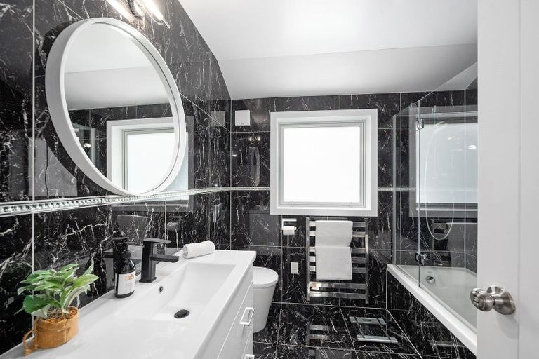 Photo of property in 2/21 Fields Parade, Oteha, Auckland, 0632