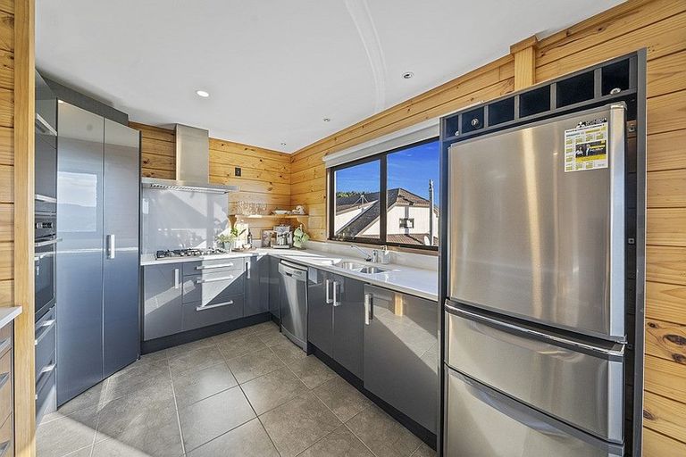 Photo of property in 82 Beacon Hill Road, Strathmore Park, Wellington, 6022