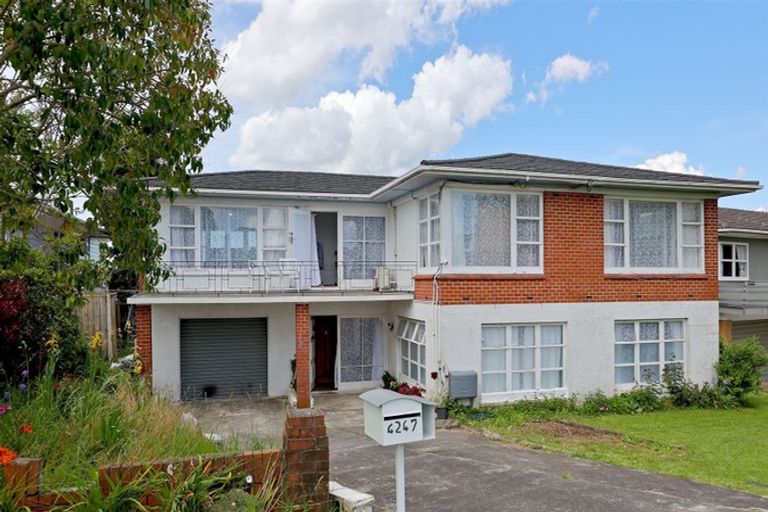 Photo of property in 4247 Great North Road, Glendene, Auckland, 0602