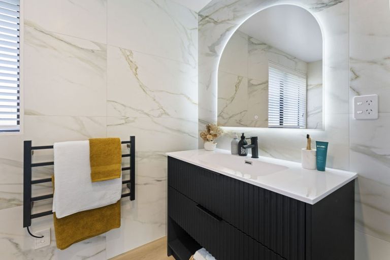 Photo of property in 6 Crosby Road, West Harbour, Auckland, 0618