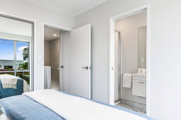 Photo of property in 2/51 Wharf Road, Te Atatu Peninsula, Auckland, 0610