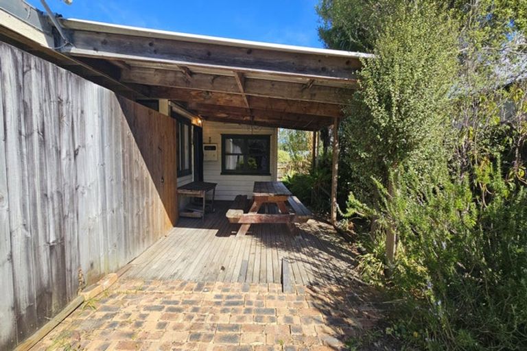 Photo of property in 2a Arahoe Road, New Lynn, Auckland, 0600