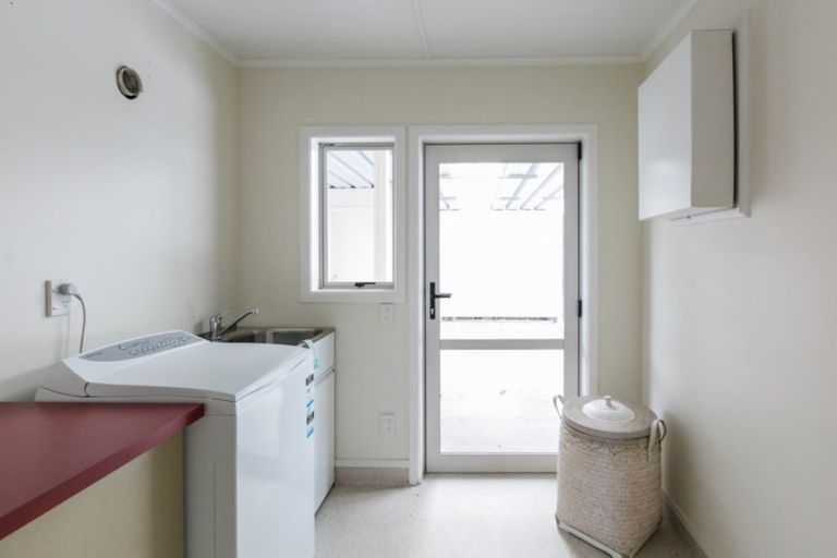 Photo of property in 5 Madeira Road, Bluff Hill, Napier, 4110