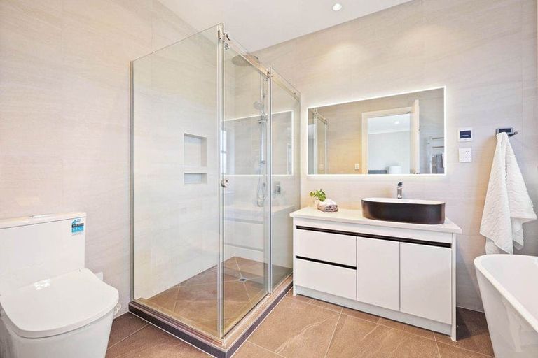 Photo of property in 41 Compass Way, Half Moon Bay, Auckland, 2012