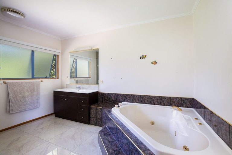 Photo of property in 10d Kinross Drive, Merrilands, New Plymouth, 4312