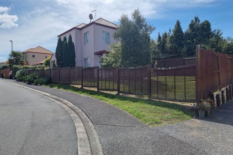 Photo of property in 9 Stolford Crescent, New Lynn, Auckland, 0600