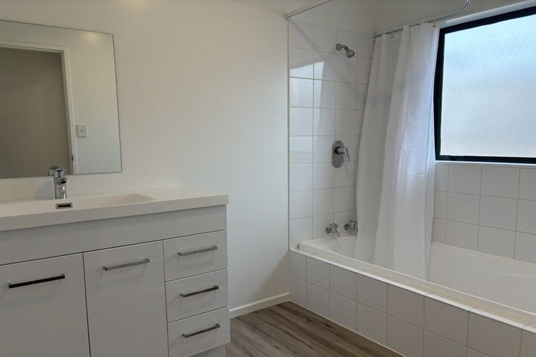 Photo of property in 1/20 Greta Place, Stanmore Bay, Whangaparaoa, 0932