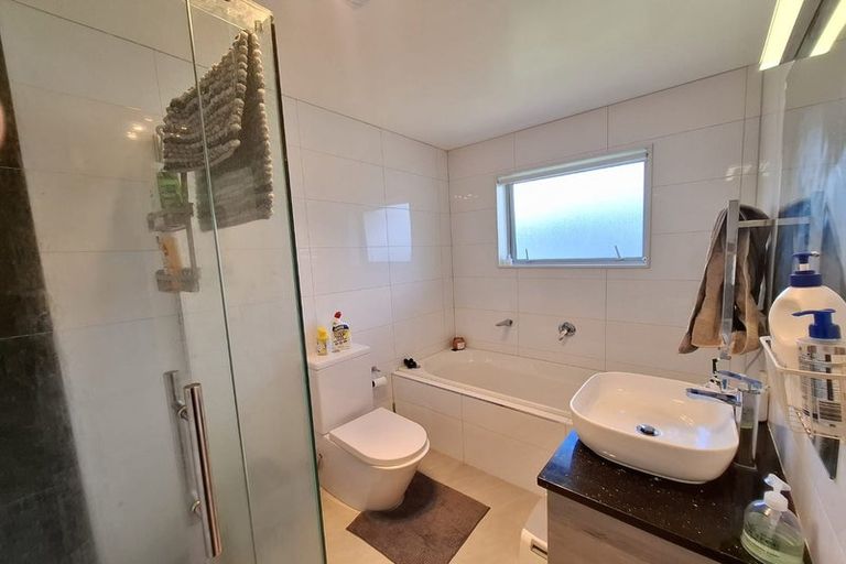 Photo of property in 10 Iwinuku Crescent, Wattle Downs, Auckland, 2103
