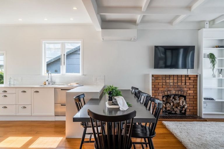 Photo of property in 1/223 Onewa Road, Birkenhead, Auckland, 0626