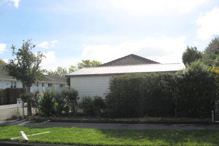 Photo of property in 1/30 Coniston Avenue, Ilam, Christchurch, 8041