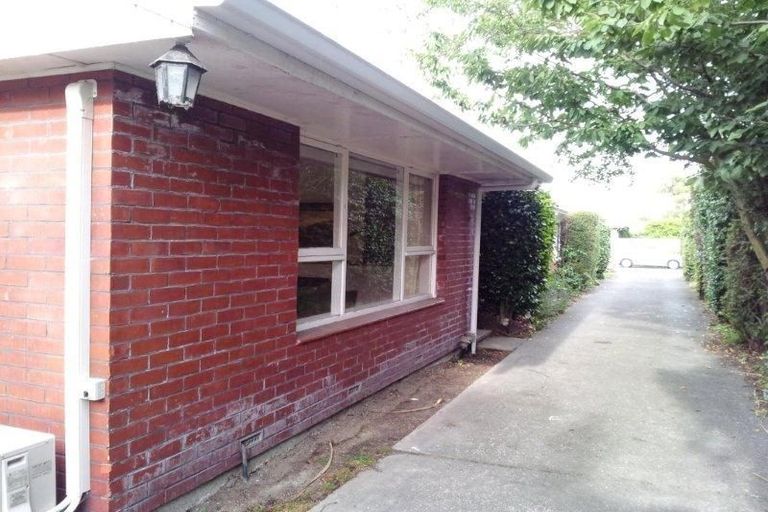 Photo of property in 2/10 Ashfield Place, Ilam, Christchurch, 8041