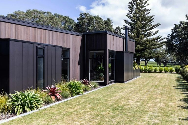 Photo of property in 25 Kotare Drive, Waiwhakaiho, New Plymouth, 4312