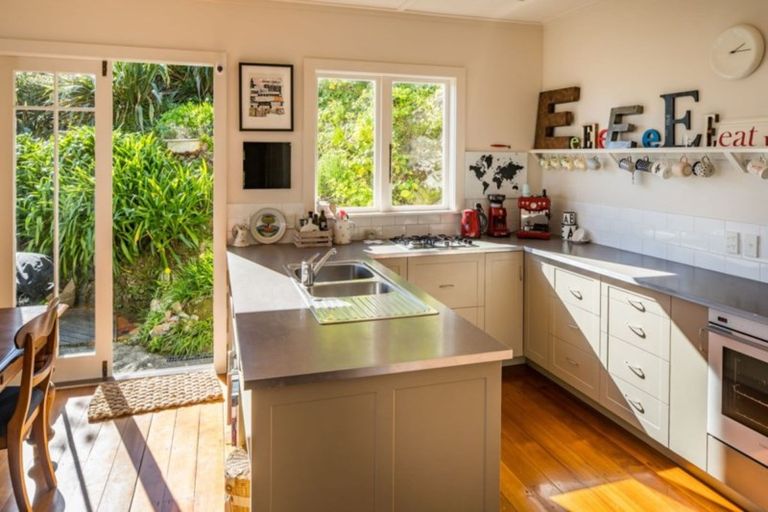 Photo of property in 277 Muritai Road, Eastbourne, Lower Hutt, 5013