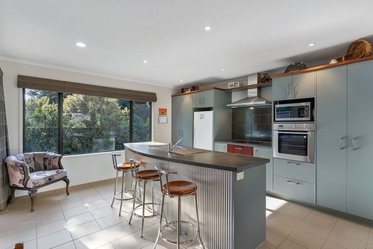 Photo of property in 11 Grovenor Drive, Orewa, 0931