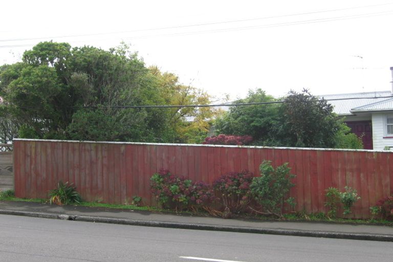 Photo of property in 6 Trebann Street, Paparangi, Wellington, 6037