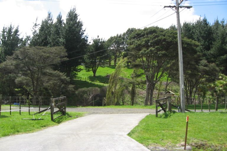 Photo of property in 8 Wendy Road, Waitakere, Auckland, 0816