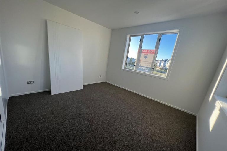 Photo of property in 25 Stitchbird Crescent, Papakura, 2110