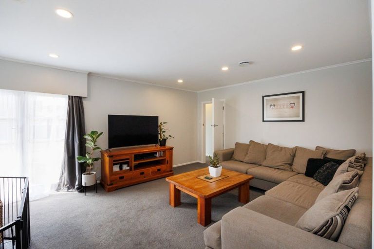 Photo of property in 144 Ruamahanga Crescent, Terrace End, Palmerston North, 4410