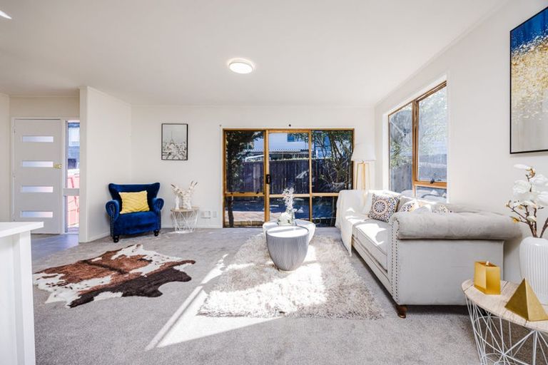 Photo of property in 43 Catkin Crescent, Papatoetoe, Auckland, 2025