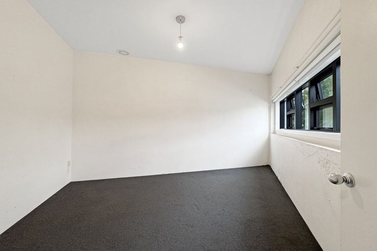 Photo of property in Endeavour Apartments, 19/125 Thorndon Quay, Pipitea, Wellington, 6011