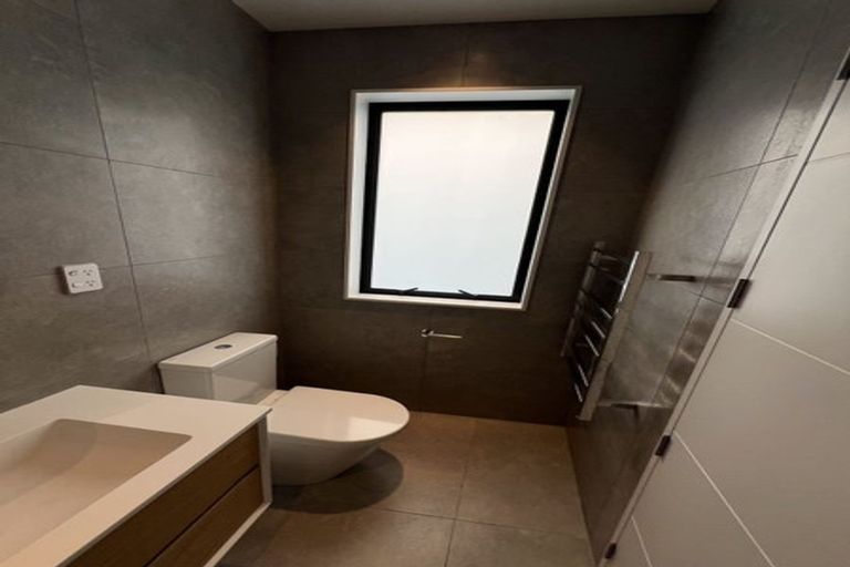 Photo of property in 14a September Place, Forrest Hill, Auckland, 0620